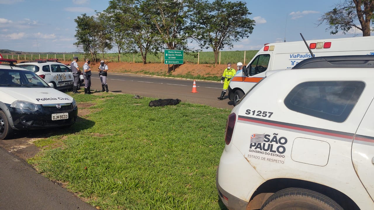 Foto 2 de 3 — Idoso morre após ser atropelado no trevo de Pedra Branca